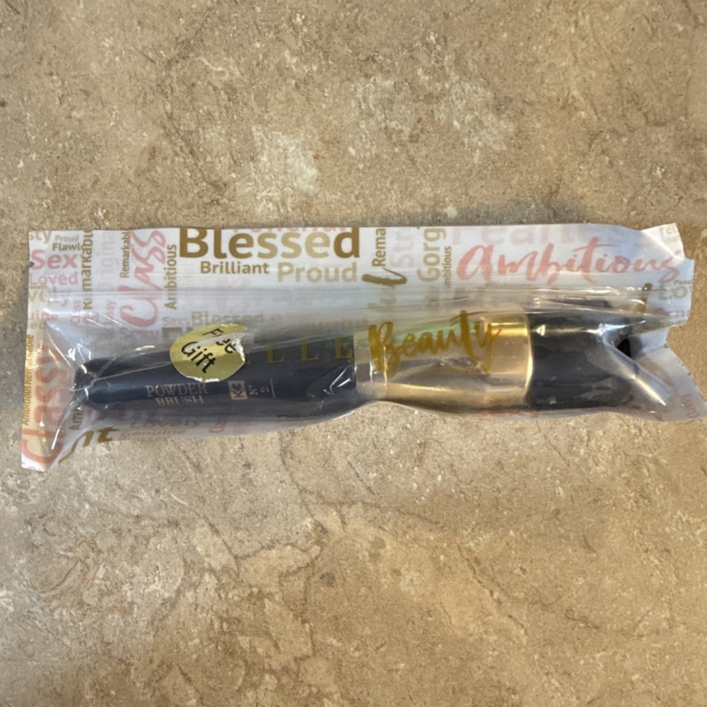 Belle Beauty by Kim Gravel Powder Brush Cruelty-Free Black Gold